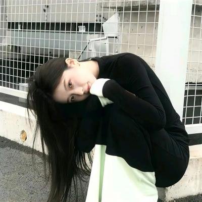 介于两者之间 封面