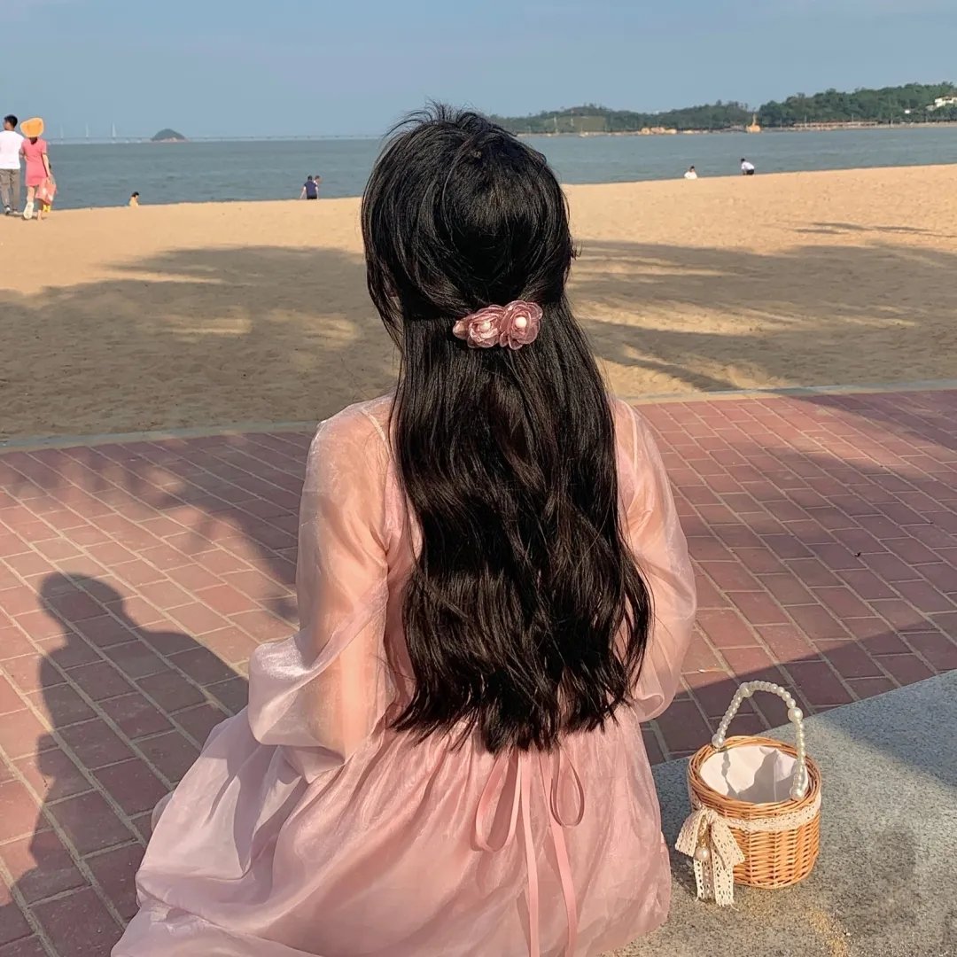 鳄鱼群 封面